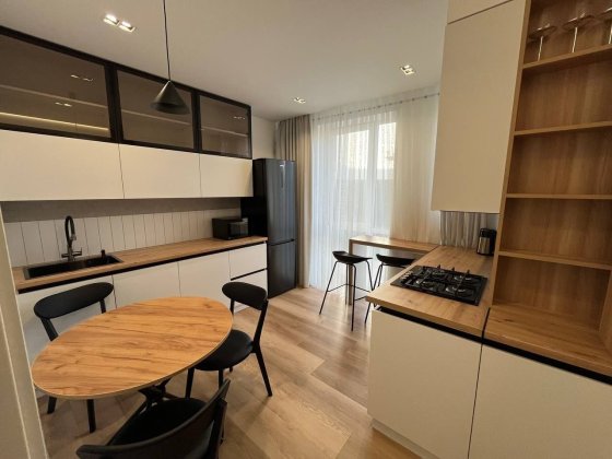 Здається 2кімн.новобудова з терасою  на Героїв Майдану Черновцы