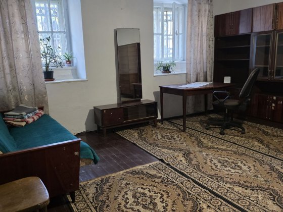 Здається 1-кімн вул.Коцюбинського ( сквер ЧНУ) Черновцы