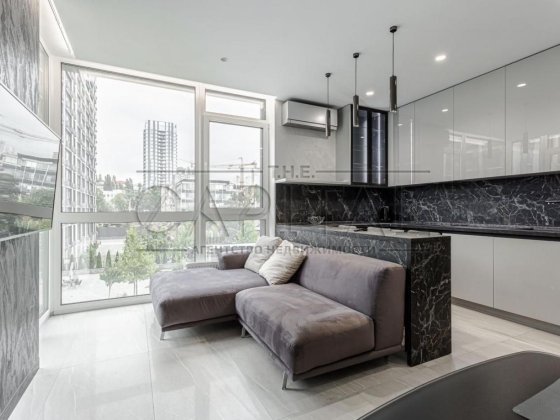 Аренда 3к квартиры,  ул. Джона Маккейна, ЖК Французский квартал 2