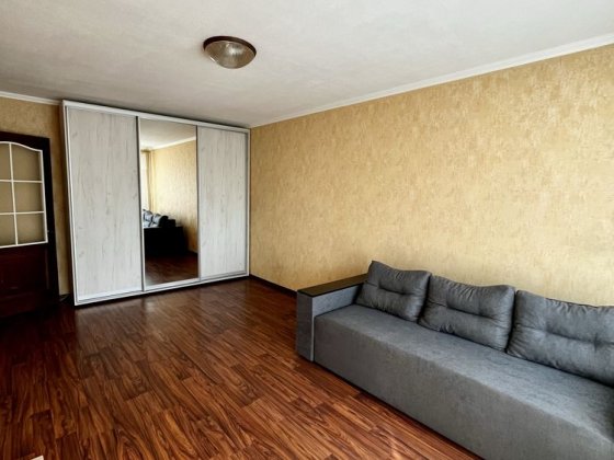 Здам 1 кім квартиру  на пр.Богдана Хмельницького Днепр