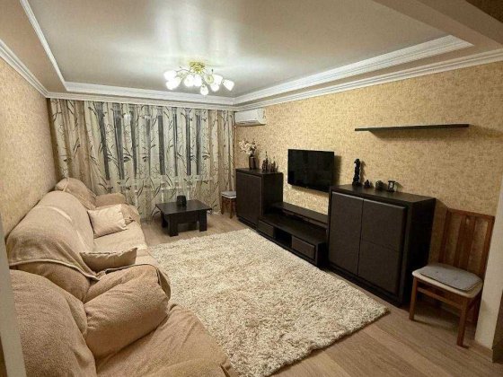 Сдам 3 комн. квартиру на Победе !