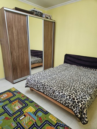 Сдаю 2к квартиру в центре с Агв  есть автопарковка - фото 1