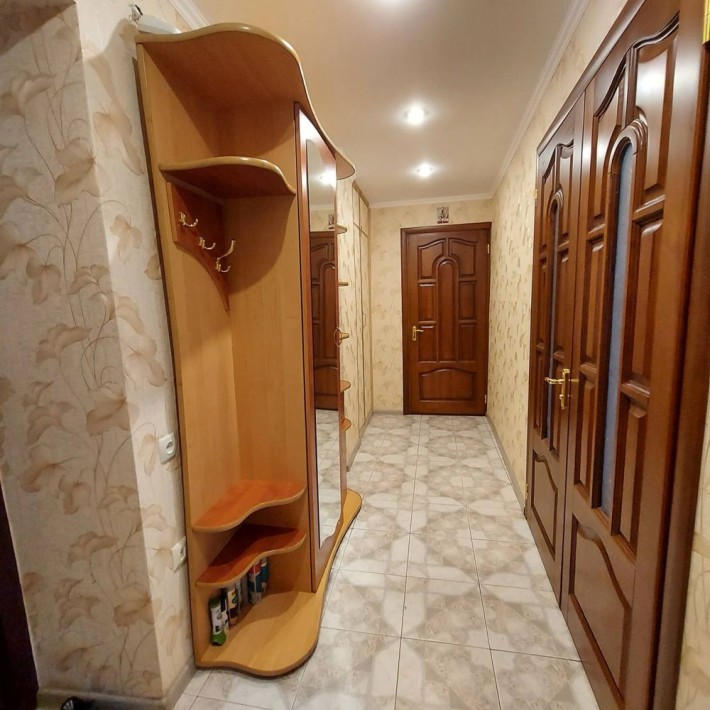 Вишенька.  Макдональдс . Бажано студента два - фото 1