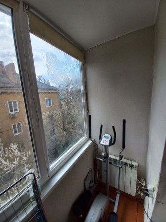 Вільна з 01.06.Світла студія в центрі: кондиціонер, меблі, посуд. Можна з тваринами - фото 1