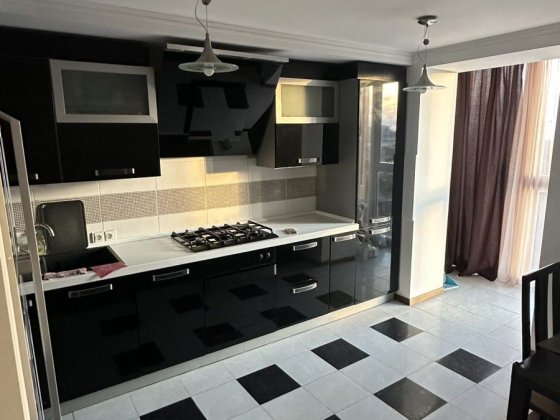 Здам  3 кімнатну студію в центрі з джакузі Житомир