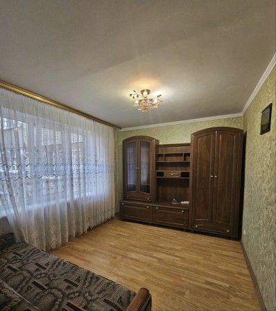 Оренда 2-кімнатної квартири по вул. Перемоги Беремо на короткий термін - фото 1