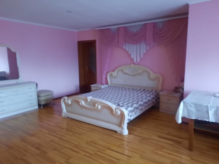 Сдам 1ком.кв.в частном доме (цена с ком.услугами). - фото 1