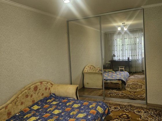 Сдаю  хорошую  3к  квартиру  в центре, возможно  и на короткий  срок Кропивницький