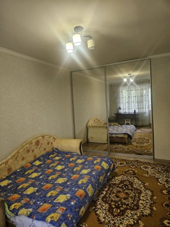 Сдаю  хорошую  3к  квартиру  в центре, возможно  и на короткий  срок - фото 1