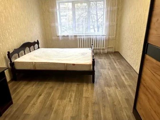 Оренда 3-кімнатної квартири на вул. Бажана 9б , поруч ст.м. Вирлиця