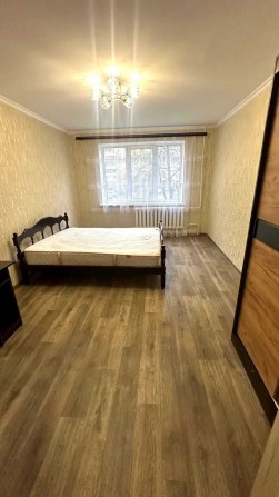 Оренда 3-кімнатної квартири на вул. Бажана 9б , поруч ст.м. Вирлиця - фото 1