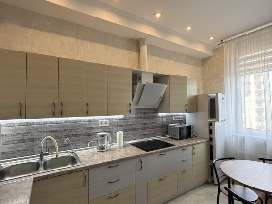 Без комісії. Палац Україна. Оренда квартири Киев