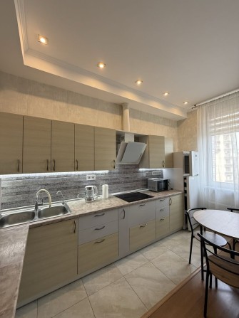 Без комісії. Палац Україна. Оренда квартири - фото 1