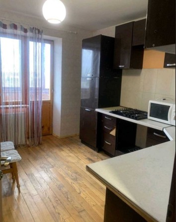 В р-ні Вишенька здається великогабаритна 2-х кімнатна квартира площею 68 кв.м. з індивідуальним опал - фото 1