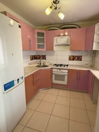 Срочно сдам!! 3 к.квартиру на ЮТЗ с ремонтом - фото 1