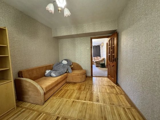 Сдам просторную 3-к квартиру Тополь-1 Джинчарадзе