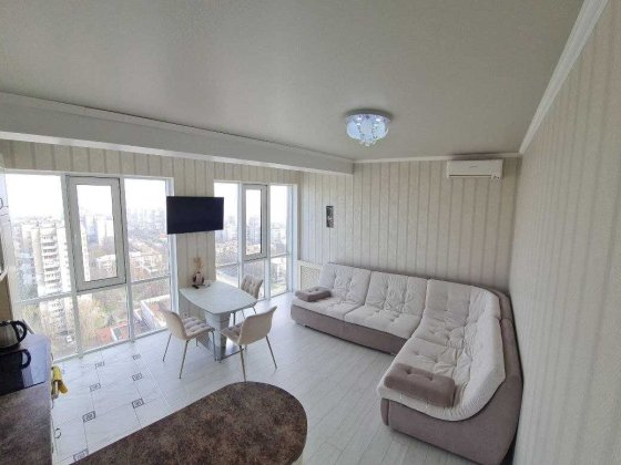 Сдам 2-к кв + кухня студия. Общая,78 м кв. 19эт/21. Рабочая 166д.