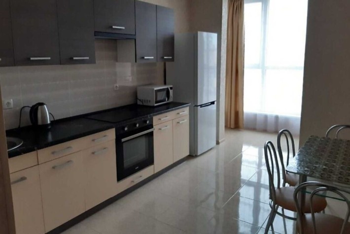 Здається 1-но кімнатна великогабаритна квартира по вул. Пирогова, в р-ні Поділля, добрий стан, вся т - фото 1