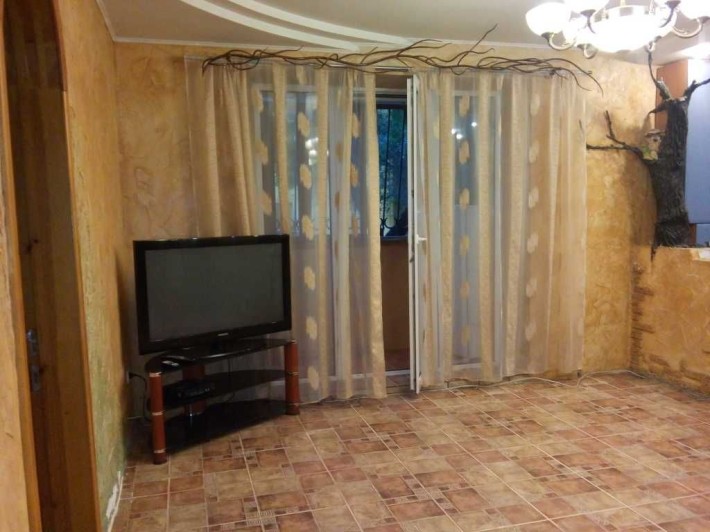 Актуально с 07.04.26! Сдам 3к.кв., в районе ТРЦ Караван - фото 1