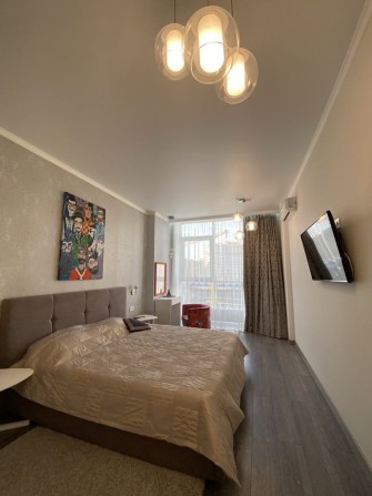 Сдам однокомнатную квартиру в ЖК 8 жемчужина - фото 1