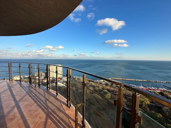 Видовая двушка с террасой на Каманина - фото 1