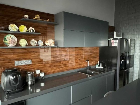 Уютная квартира 2 спальни  большая кухня -студия  и терраса!  Центр Одеса