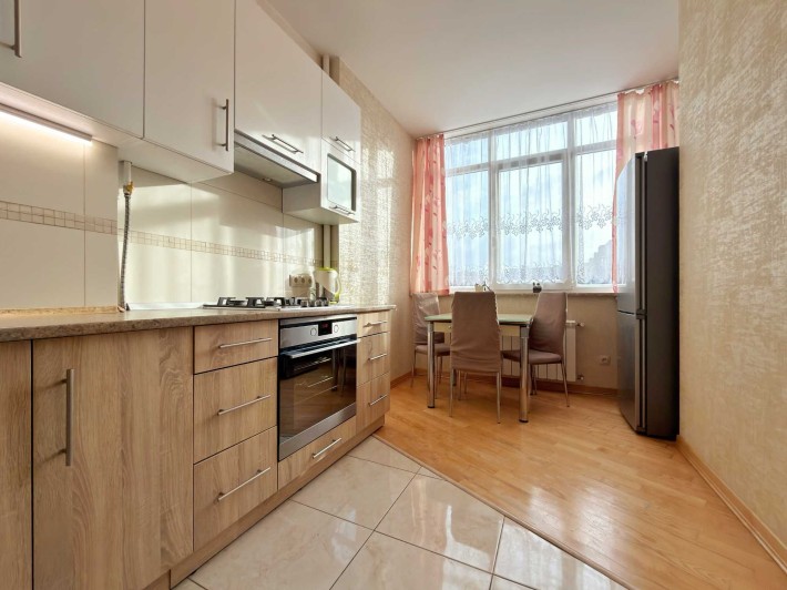 Оренда затишної 2-кімнатної квартири в новобудові вул. Караджича 29-Г - фото 1