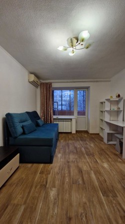 Сдам 2 ком квартиру метро 23 Августа, ул. 23 Августа 8 - фото 1