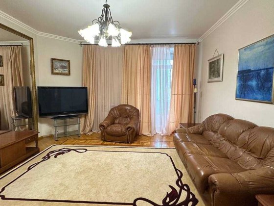 Сдам просторную 4-комнатную квартиру в центре города Николаев