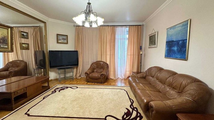 Сдам просторную 4-комнатную квартиру в центре города - фото 1