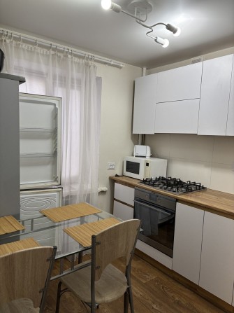 Сдам 2 кв. Французский бульвар  метро Защитн. Украины. - фото 1