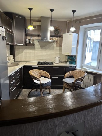 Сдаю отличную 2к с автономкой на пл.Победы - фото 1