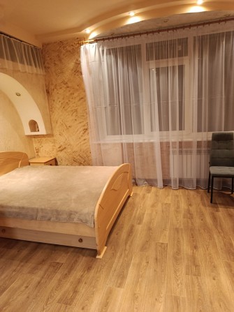 Можно на месяц!сдам  однокомнатную квартиру возле метро ХТЗ - фото 1