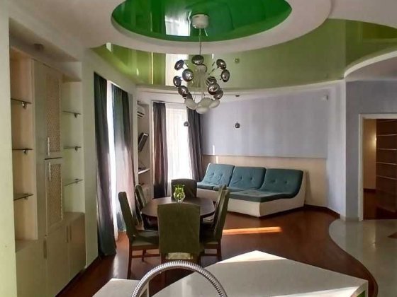 Сдам в аренду просторную квартиру в малоквартирном доме на Костанди. Одесса