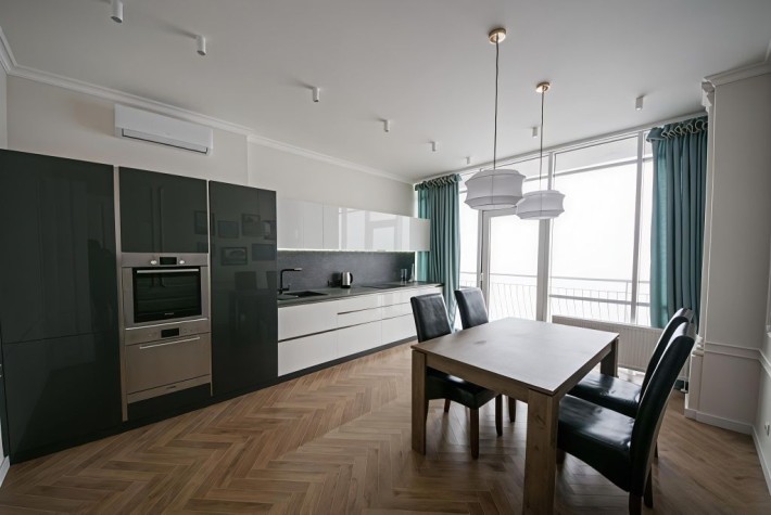 Срочно сдам квартиру в ЖК"Париж", пер.Удельный 6/Французский бульвар. - фото 1