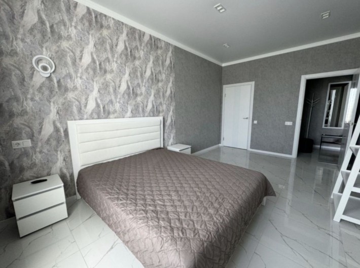 Срочно сдам квартиру в ЖК"Омега", пл.Толбухина 135. Гардеробная - фото 1