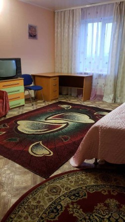 Оренда 2 кімн. квартири 77 м.кв. в Петропавлівській Борщагівці вул. Оксамитова 18 - фото 1