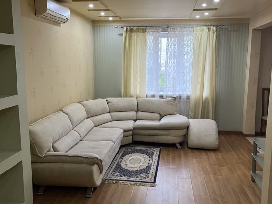 Сдам 4-х комн квартиру Гвардейцев Широнинцев 49В Харків