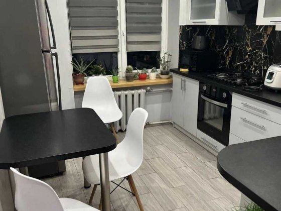 Оренда 3 кімнатної просторої квартири вул Кульпарківська 141 Львів