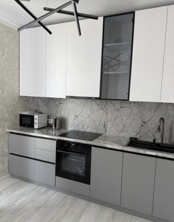 Срочно сдам 2 ком.квартиру в 65,66,67 Жемчужине, ул. Краснова - фото 1