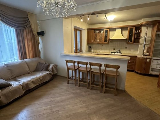 Сдам 3 ком и большую кухню-гостинную Королева»Обжора» Одесса