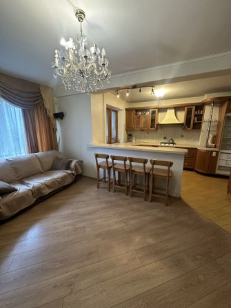 Сдам 3 ком и большую кухню-гостинную Королева»Обжора» - фото 1