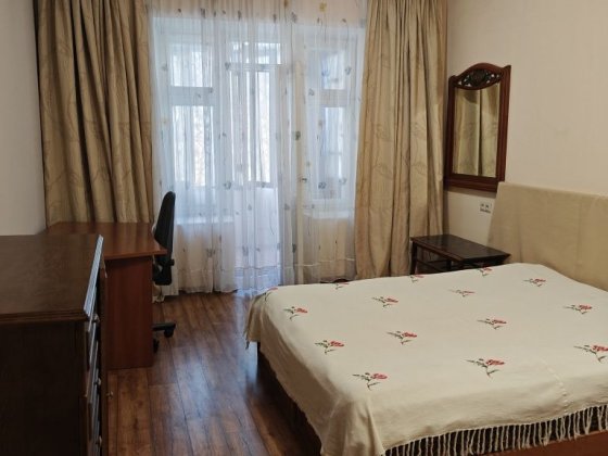 Сдаю Центр ул.Леонтовича 2-й эт" сталинка"с балконом - 14000гр Одеса