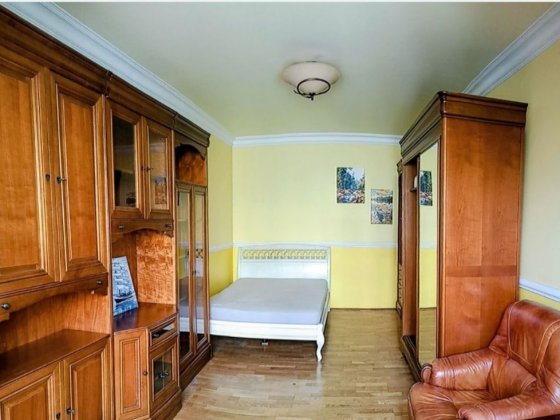 Сдам 1о ком на Глушко 4й этаж газ Одеса