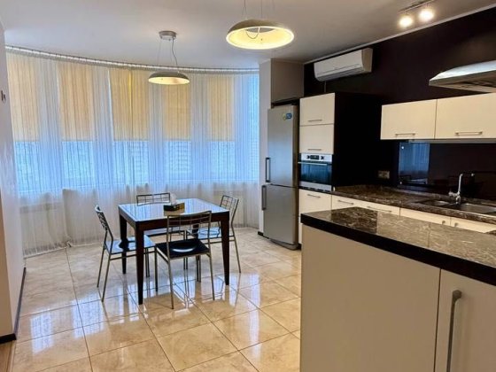 Пропоную в оренду простору  2-х кімнатну. А.Ахматовой 48