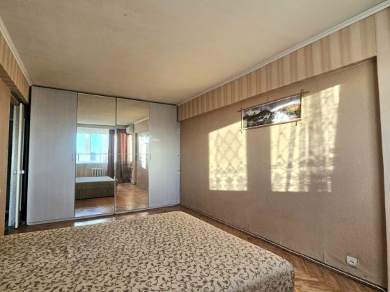 Оренда видової 1-к  квартири 34 кв.м Харківське шосе 2-А  Дарницька площа Киев