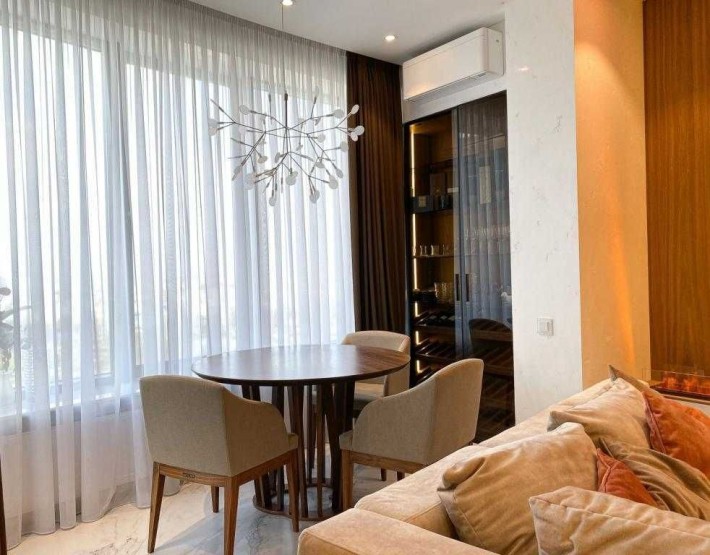 Оренда стильної трикімнатної  квартири в ЖК SkyLine - фото 1