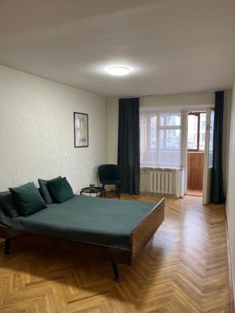 Аренда  1 км. квартиры  центр  метро Арсенальная Печерск  без комиссии - фото 1