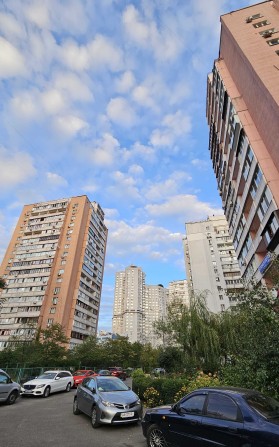 Гришко,8. Квартира 40кв.м. поруч з метро!етро Позняки та ТРЦ Аладдін. - фото 1