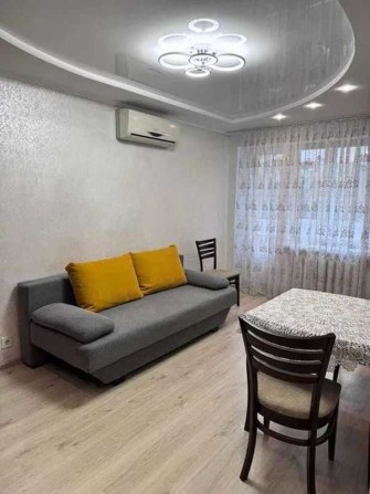 Оренда 2-к квартири на вул. Оріхуватська - фото 1